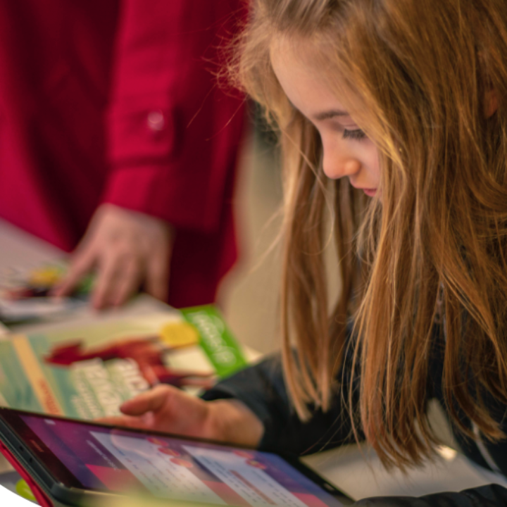 SONDO aide les élèves dys à réécouter les leçons des manuels scolaires et lire les ouvrages demandés en cours de français
